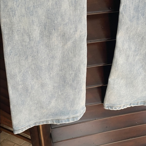 Aeropostale Light Wash Flare Jeans Size 000 - Picture 6 of 9